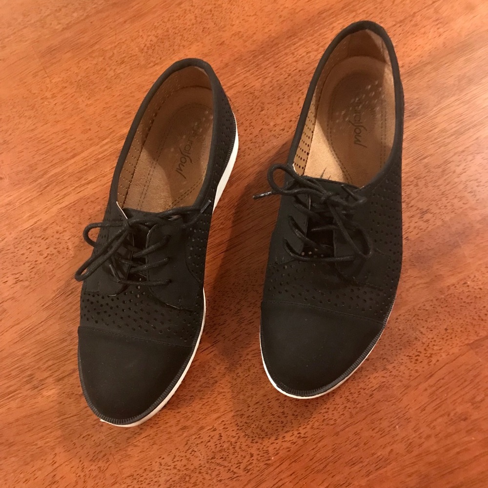 NaturalSoul by Naturalizer Lace Up Oxfords